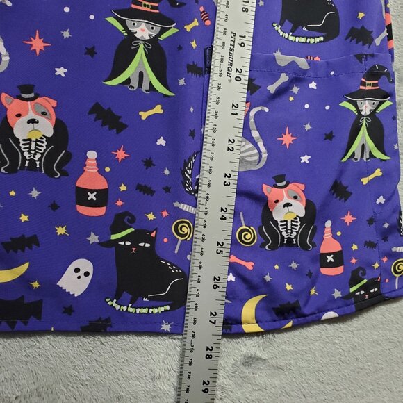 Zoe + Chloe Halloween V-neck Scrub Top 2 Pockets Spooky Cats and Dogs Wmn Sz S - Picture 10 of 10